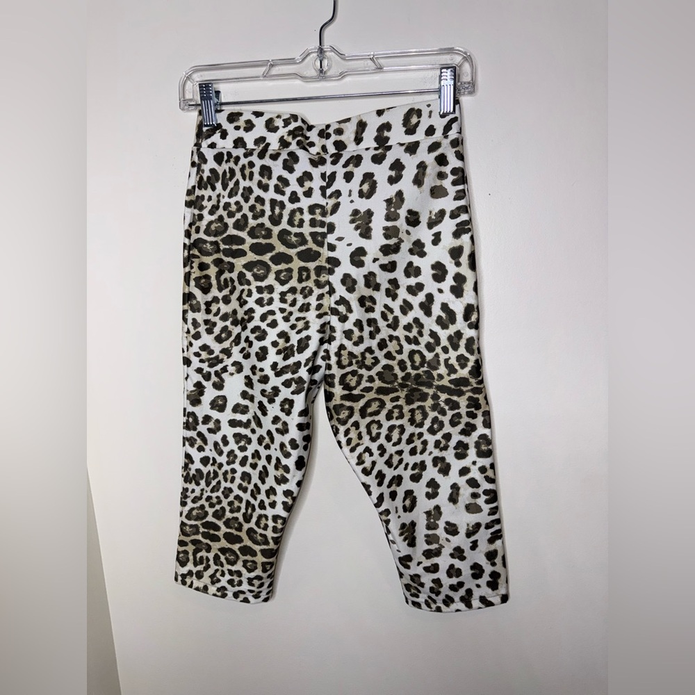 PrettyLittleThing Animal Print Leopard Light Brown Capri Pants - Picture 5 of 5